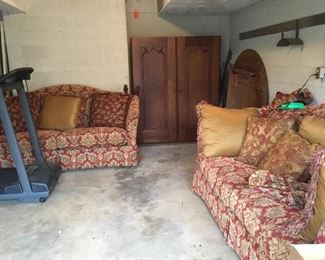 Floral sofas, Henredon FREE!