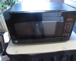 Large GE Microwave Oven fully tested and working