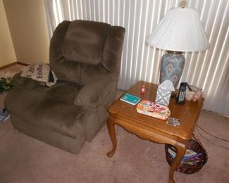 Home Meridian Lift Recliner