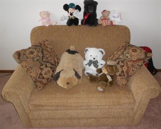 Loveseat (and Friends!)