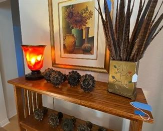 Decorative accessories and accent lighting