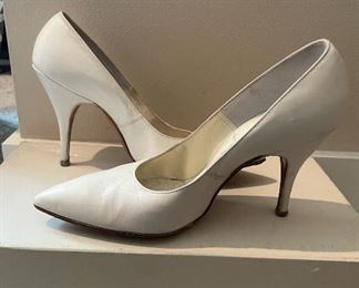 Vintage Ladies Shoes, White Heels, Size 3.5