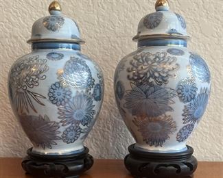 (2) Vintage Floral Matching Ginger Jars