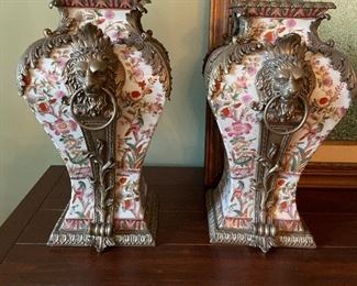 Wong Lee 17inch Chinese porcelain hand-painted ormolu vase