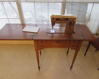Vintage Singer Sewing machine and cabinet.