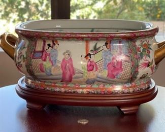 Vtg Chinese Handpainted Porcelain Oval Fish Bowl Imperial Courtyard Planter Pot	7.5 x 17 x 10.5in	HxWxD
