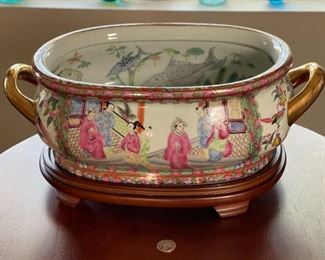 Vtg Chinese Handpainted Porcelain Oval Fish Bowl Imperial Courtyard Planter Pot	7.5 x 17 x 10.5in	HxWxD
