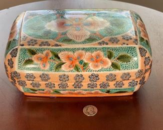 Chinese Porcelain Hand Painted Lidded Trinket Box	4.5 x 7 x 10in	
