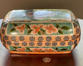 Chinese Porcelain Hand Painted Lidded Trinket Box	4.5 x 7 x 10in	
