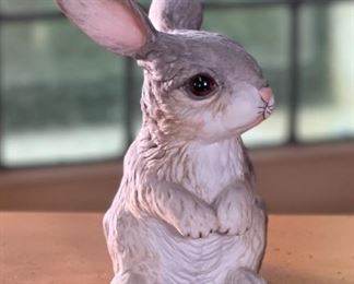 BOEHM 400-86 Sitting Rabbit Porcelain Figure	4.25 inches high	

