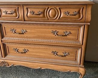 American of Martinsville 7 Drawer Traditional Dresser Long Vintage	30.75 x 64.5 x 19.5in	HxWxD
