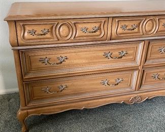 American of Martinsville 7 Drawer Traditional Dresser Long Vintage	30.75 x 64.5 x 19.5in	HxWxD
