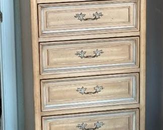 American of Martinsville Slender Dresser 7-Drawer Lingerie Chest Vintage	55.25 x 22 x 15.5in	HxWxD
