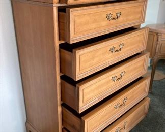 American of Martinsville 6 Drawer Dresser Chest of Drawers Vintage	57 x 36 x 19.5in	HxWxD
