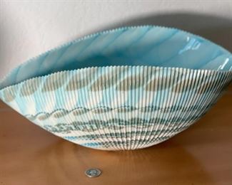 Yalos Murano Ribbed Seashell Centerpiece Bowl Gumps	7 x 10 x 16.5in	HxWxD
