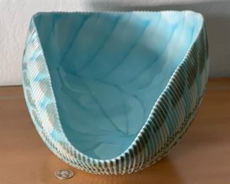 Yalos Murano Ribbed Seashell Centerpiece Bowl Gumps	7 x 10 x 16.5in	HxWxD
