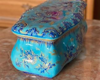 Vintage Hand Painted Porcelain Lidded box	3x7x4in	
