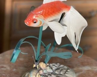 1987 FRANKLIN MINT The Golden Carp Porcelain Koi Fish By Artist William Kazmar	10 x 6 x 9in	
