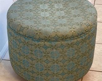 Rolling Vanity Round Upholstered Stool	18 x 21in diameter	
