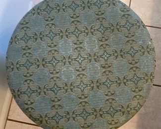 Rolling Vanity Round Upholstered Stool	18 x 21in diameter	
