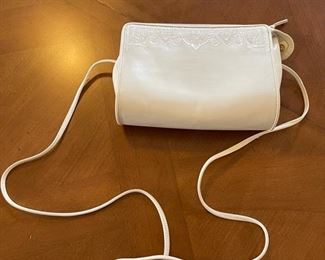 Oscar de la Renta studio purse white	8.25 inches long       6. 25 inches tall	
