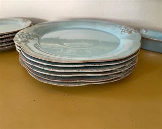 Casa Stone by Casafina Madeira Harvest Dish set	6 dinner plates 5 salad plates 2 serving dishes 5 coffee cups	
