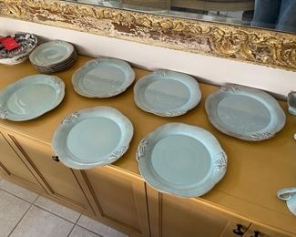 Casa Stone by Casafina Madeira Harvest Dish set	6 dinner plates 5 salad plates 2 serving dishes 5 coffee cups	
