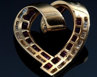 18k Gold Diamond & Ruby Heart Pendant 	34x29x11mm	
