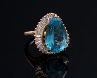 18k Gold 17ct Blue Pear Cut Topaz & Baguette Diamond Ring	Size: 7 Blue Topaz: 20x13mm	
