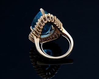 18k Gold 17ct Blue Pear Cut Topaz & Baguette Diamond Ring	Size: 7 Blue Topaz: 20x13mm	

