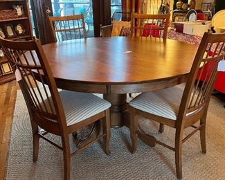 ROUND PEDESTAL DINING TABLE AND CHAIR SET