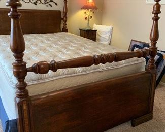 Queen Vintage 4 Poster Bed