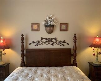 Vintage 4 Poster Bed, Queen Mattress/BS, 2 Nightstands, Table Lamps Metal Floral