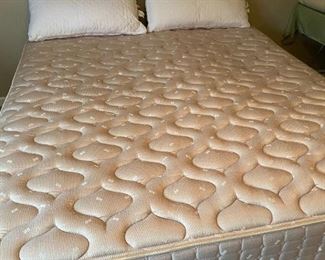 king bed Sleep Therapy