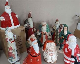 10 Santa Figurines
