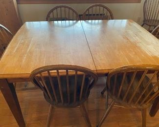 Contemporary Dining Room Table with 8 Saddleback Chairs