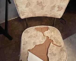 Vintage Chairs that go with the Kitchen Table (4 total)