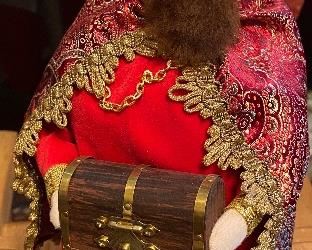 Byers Choice Red Wise Man