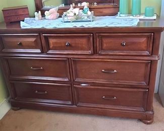 1 of 3 Bedroom set (dresser & mirror and 5 drawer dresser)