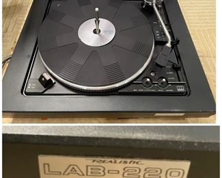 Vintage Realistic LAB-220 turntable 