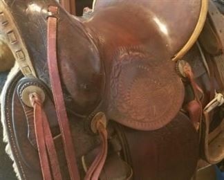 Askew Saddle