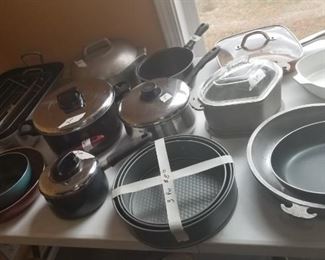  Pots and pans and other cookware