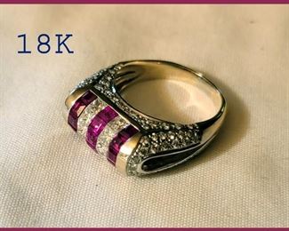 Beautiful 18K White Gold Ring