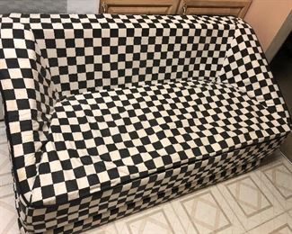 Sofa
Folds out to a bed
Your own checker board