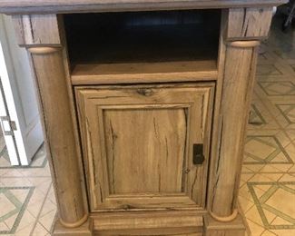 Really nice end table