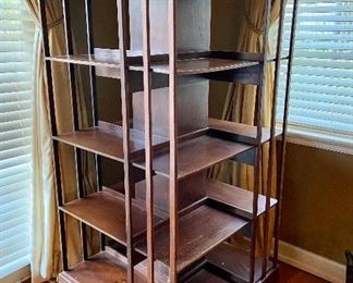 Rotating bookshelf