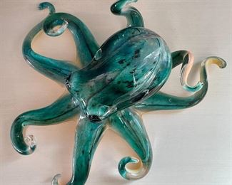 Item 324:  Art Glass Octopus - 10" x 4":  $110