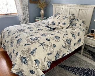 Item 333:  Sea Creature Queen Coverlet with 2 Shams:  $95