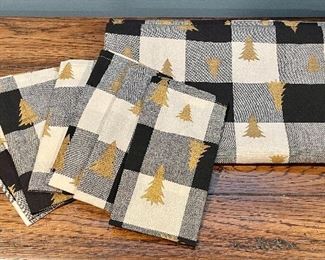 Item 238:  Holiday Table Runner with 6 Napkins (gold trees):  $22