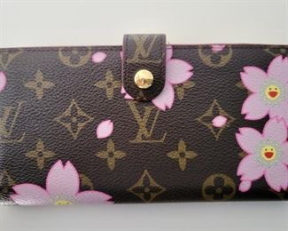Item 487:  Louis Vuitton "STYLE" Wallet (not LV):  $85